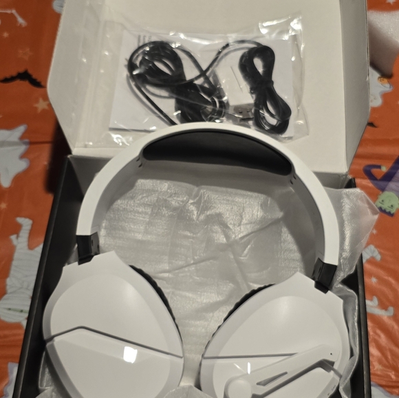 Wolflaws Wireless TA2000 2.4 GHz Gaming Headphones Noise Canceling Headset - Picture 3 of 6